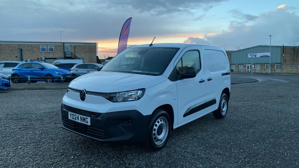 2024-citroen-berlingo-15-bluehdi-m-enterprise-100pseu6e-big-6