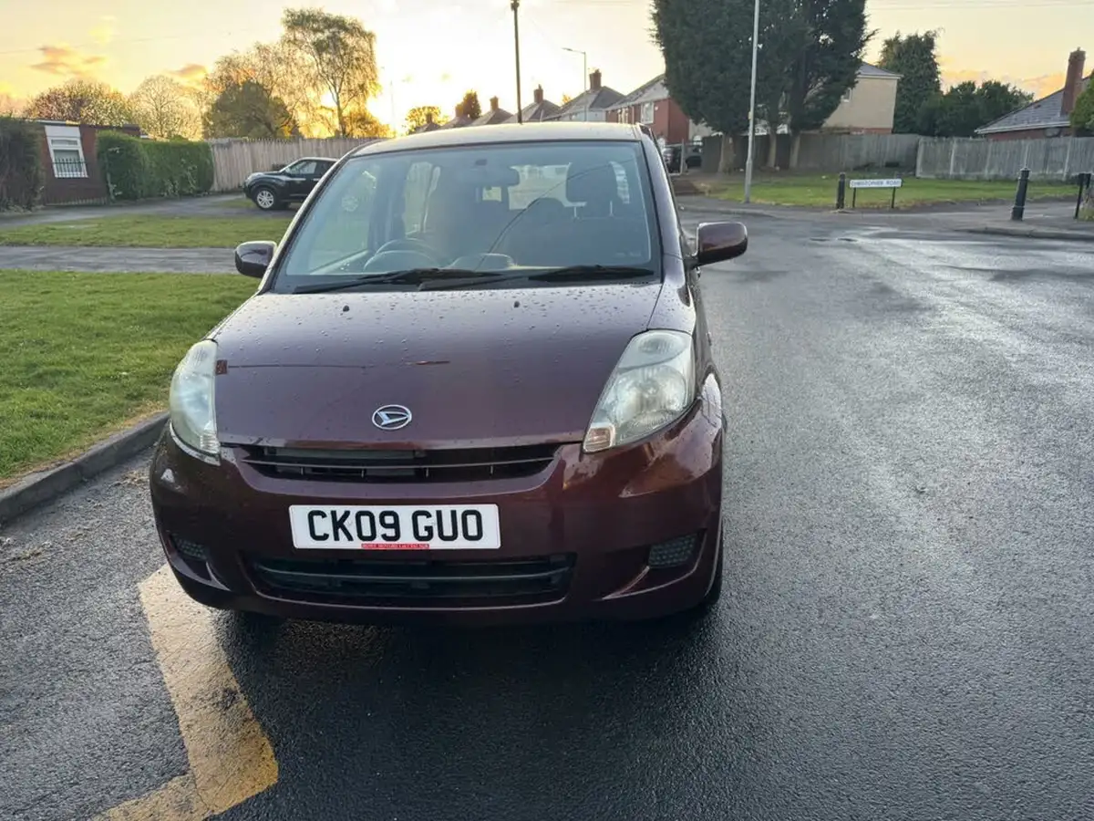 2009-daihatsu-sirion-10-se-big-5