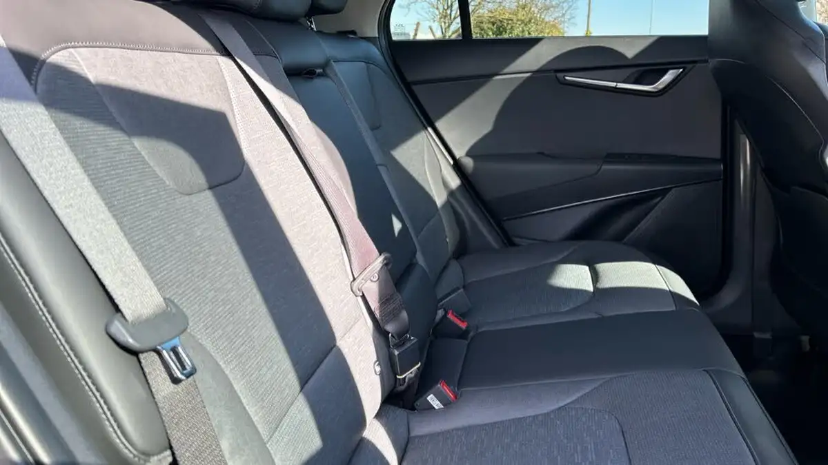 2025-kia-niro-16-gdi-4-168bhp-phev-111kwh-big-18