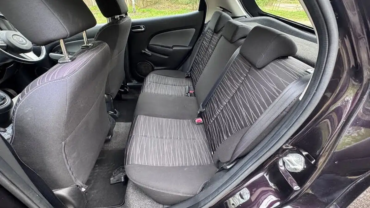 2010-mazda-mazda2-13-tamura-5d-big-10