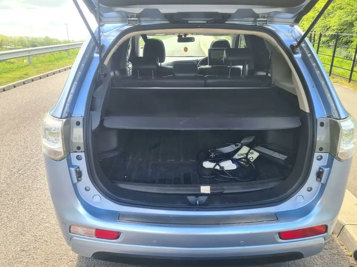 2015-mitsubishi-outlander-20-gx4h-phev-big-37
