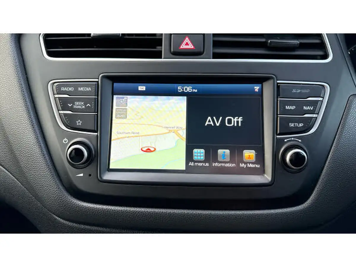 2020-hyundai-i20-12-play-big-11