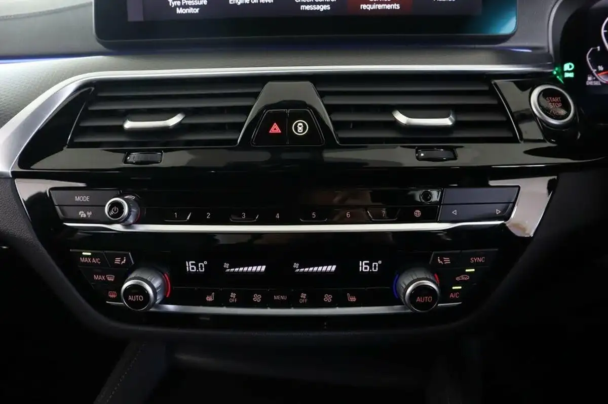 2022-bmw-5-series-20td-520d-m-sport-mht-saloon-4d-big-30