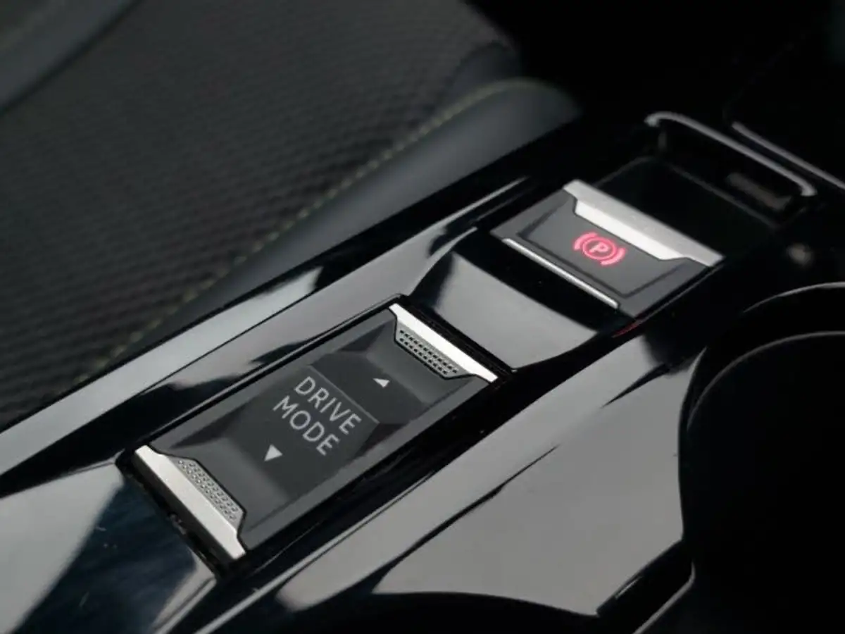 2023-peugeot-2008-suv-big-12