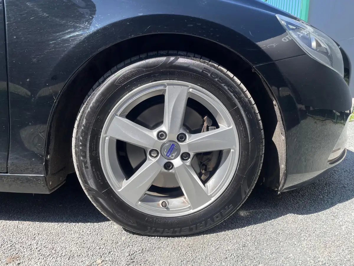 2015-volvo-v40-20td-d2-se-big-74