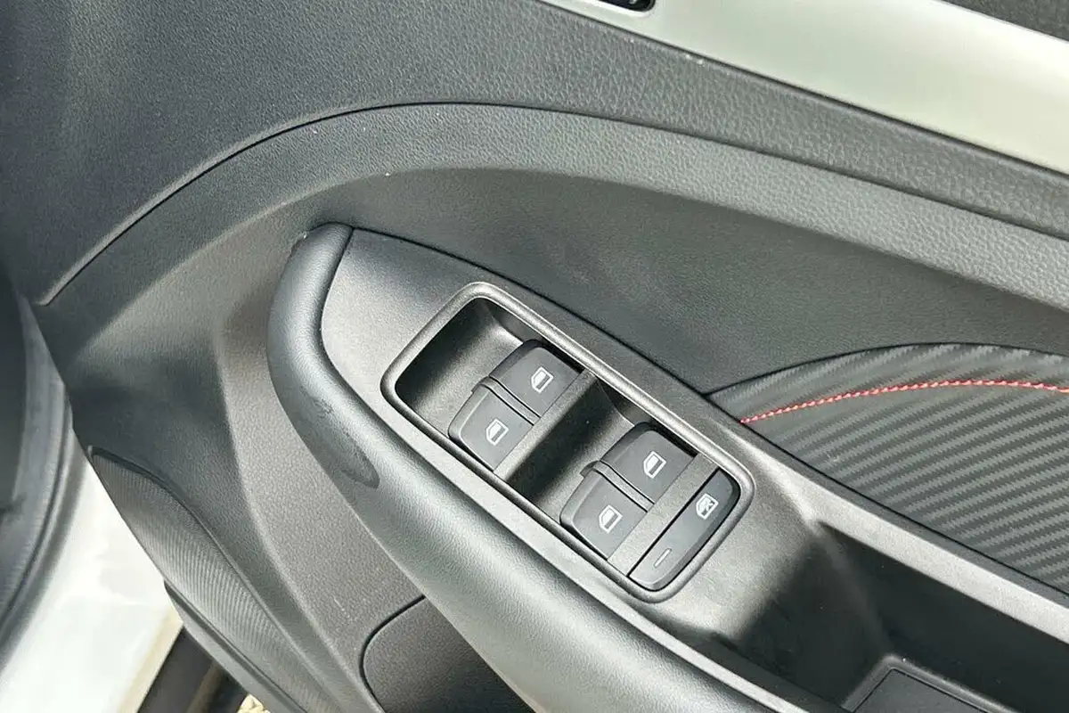 2024-mg-zs-suv-e-trophy-connect-ev-156ps-long-range-big-17