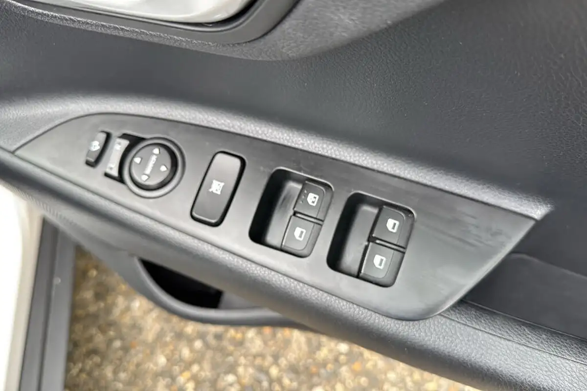 2022-kia-stonic-10-t-gdi-2-dct-big-33