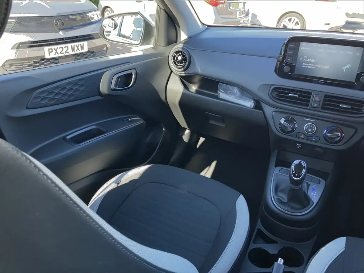 2023-hyundai-i10-10-se-connect-auto-big-23