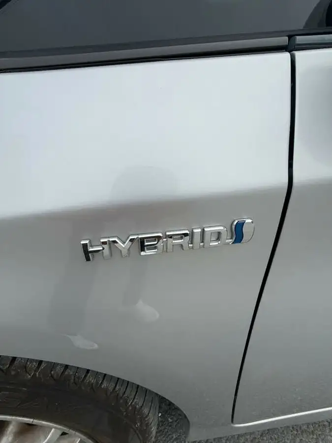 2011-toyota-prius-big-28