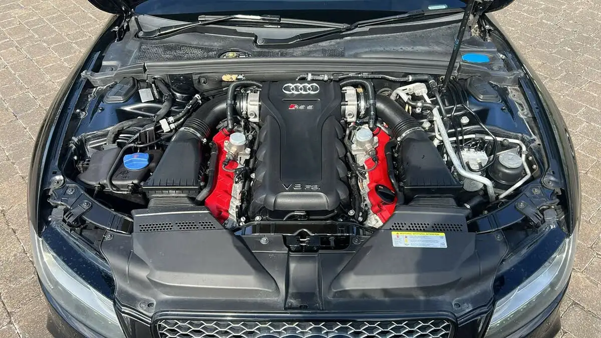 2011-audi-rs5-42-quattro-big-42