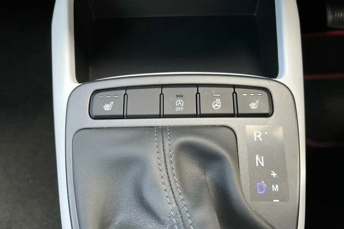 2022-hyundai-i10-12-premium-auto-big-33