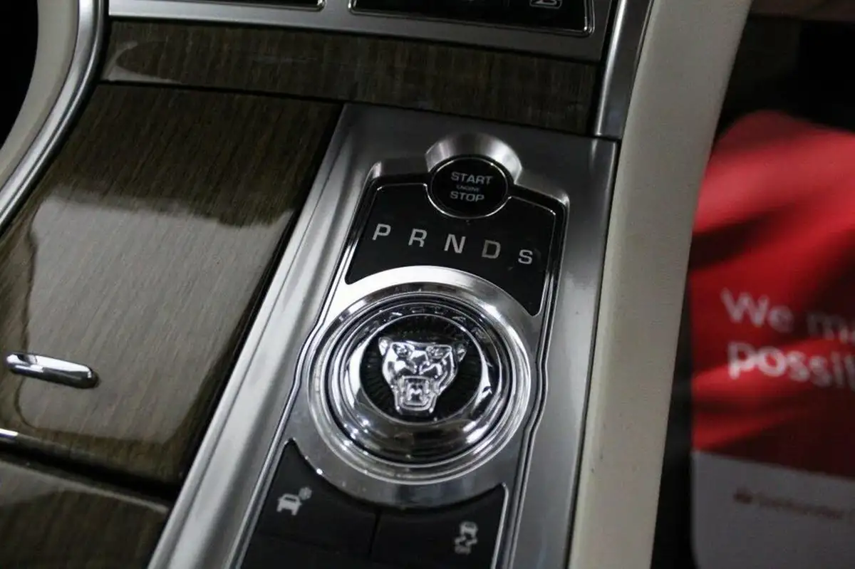 2013-jaguar-xf-30td-premium-luxury-ss-saloon-4d-auto-big-33