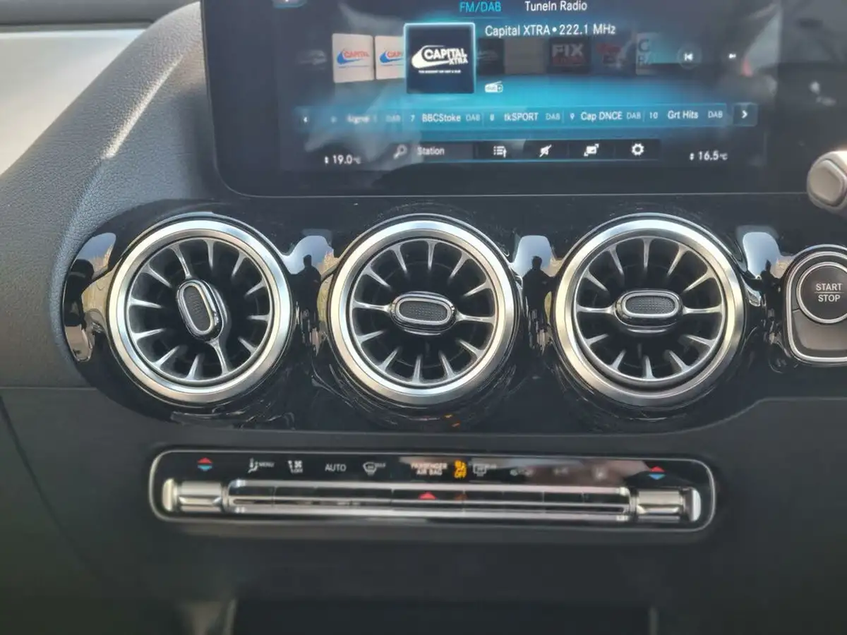 2021-mercedes-benz-eqa-e-eqa-250-amg-line-big-27