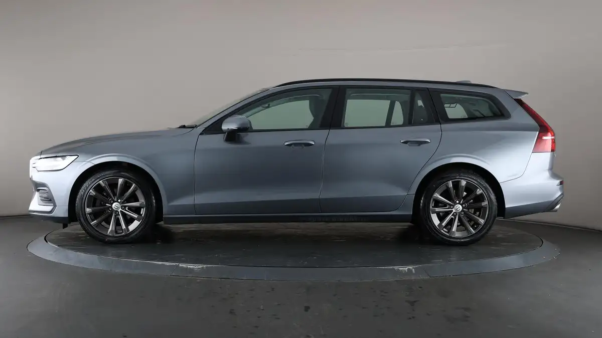 2021-volvo-v60-20-b3-momentum-160bhp-big-32
