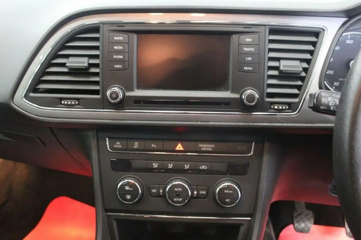 2015-seat-leon-14-fr-tech-pack-tsi-hatchback-5d-1390cc-big-26