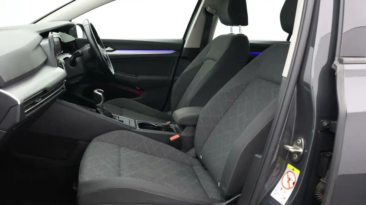 2021-volkswagen-golf-20tdi-life-hatchback-big-13