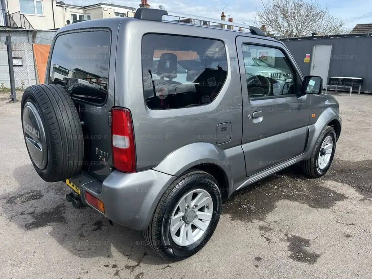 2010-suzuki-jimny-13-sz4-big-15