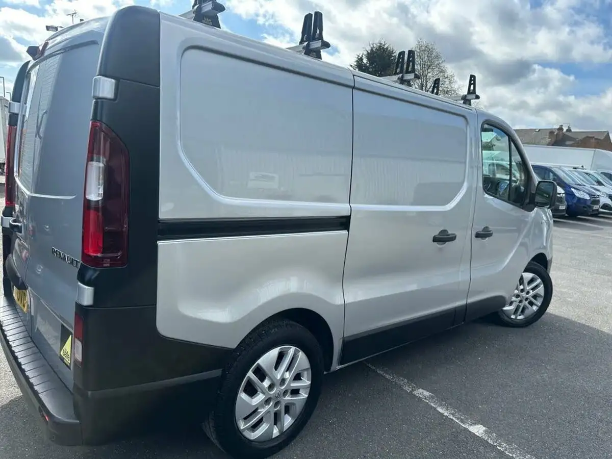 2015-renault-trafic-16dci-sl27-120-sport-low-roof-van-big-4
