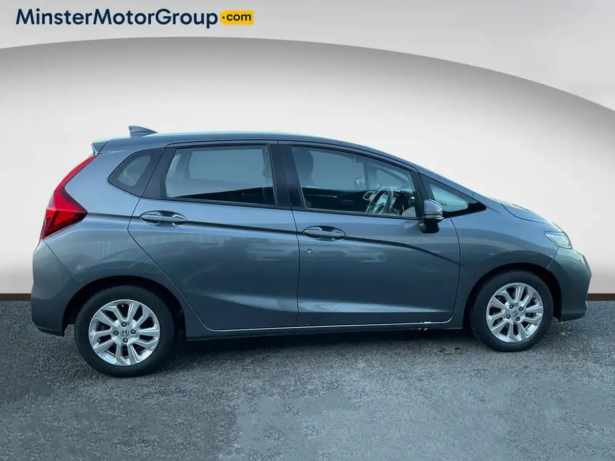 2019-honda-jazz-13-i-vtec-se-cvt-big-1
