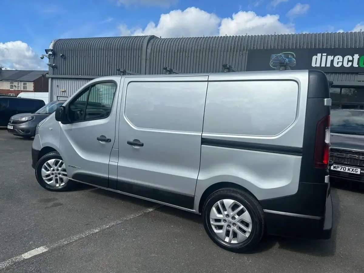 2015-renault-trafic-16dci-sl27-120-sport-low-roof-van-big-24