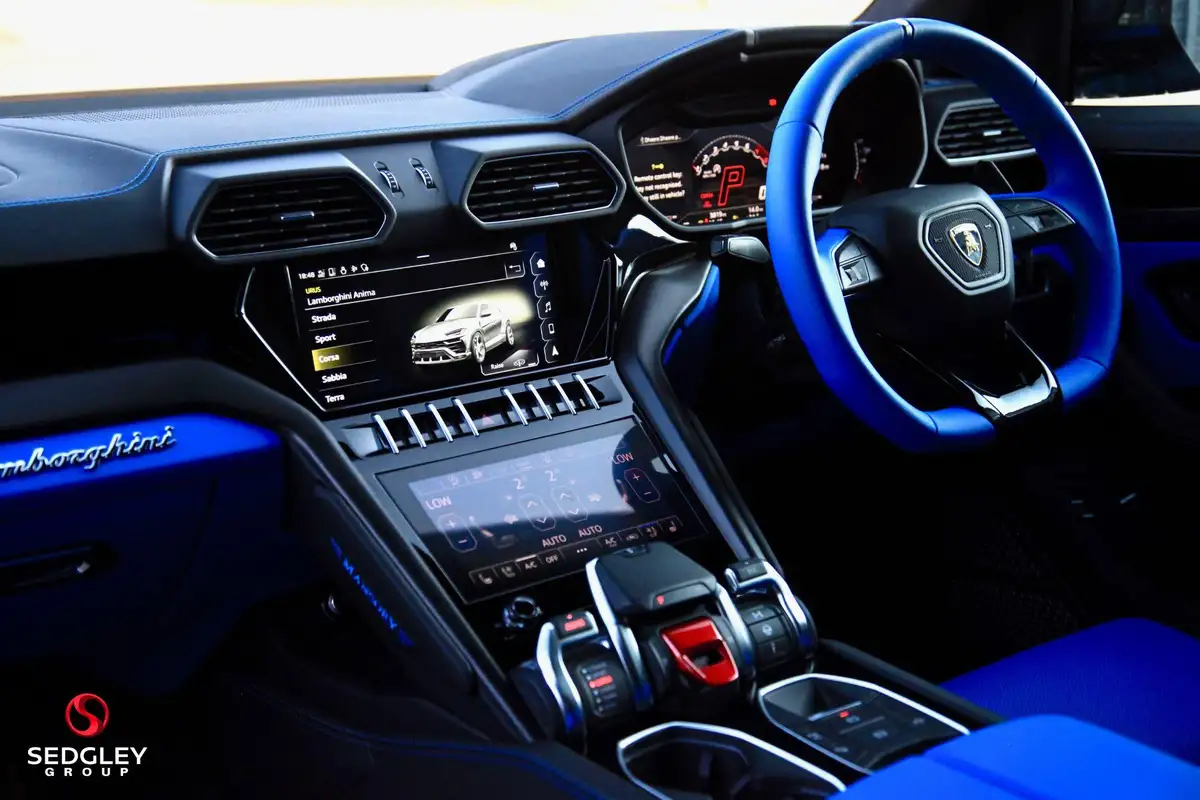 2022-lamborghini-urus-40-no-trim-big-26