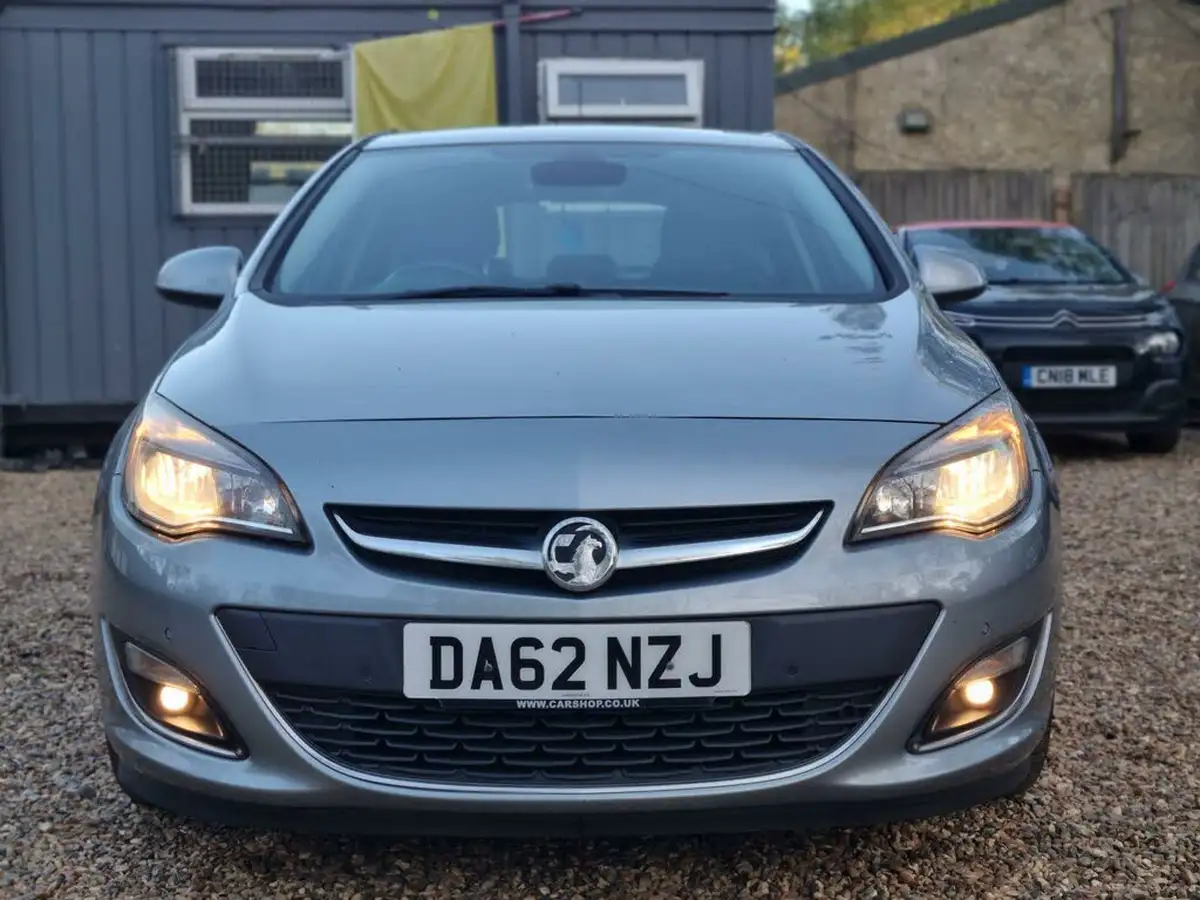 2012-vauxhall-astra-16-elite-vvt-115ps-big-1