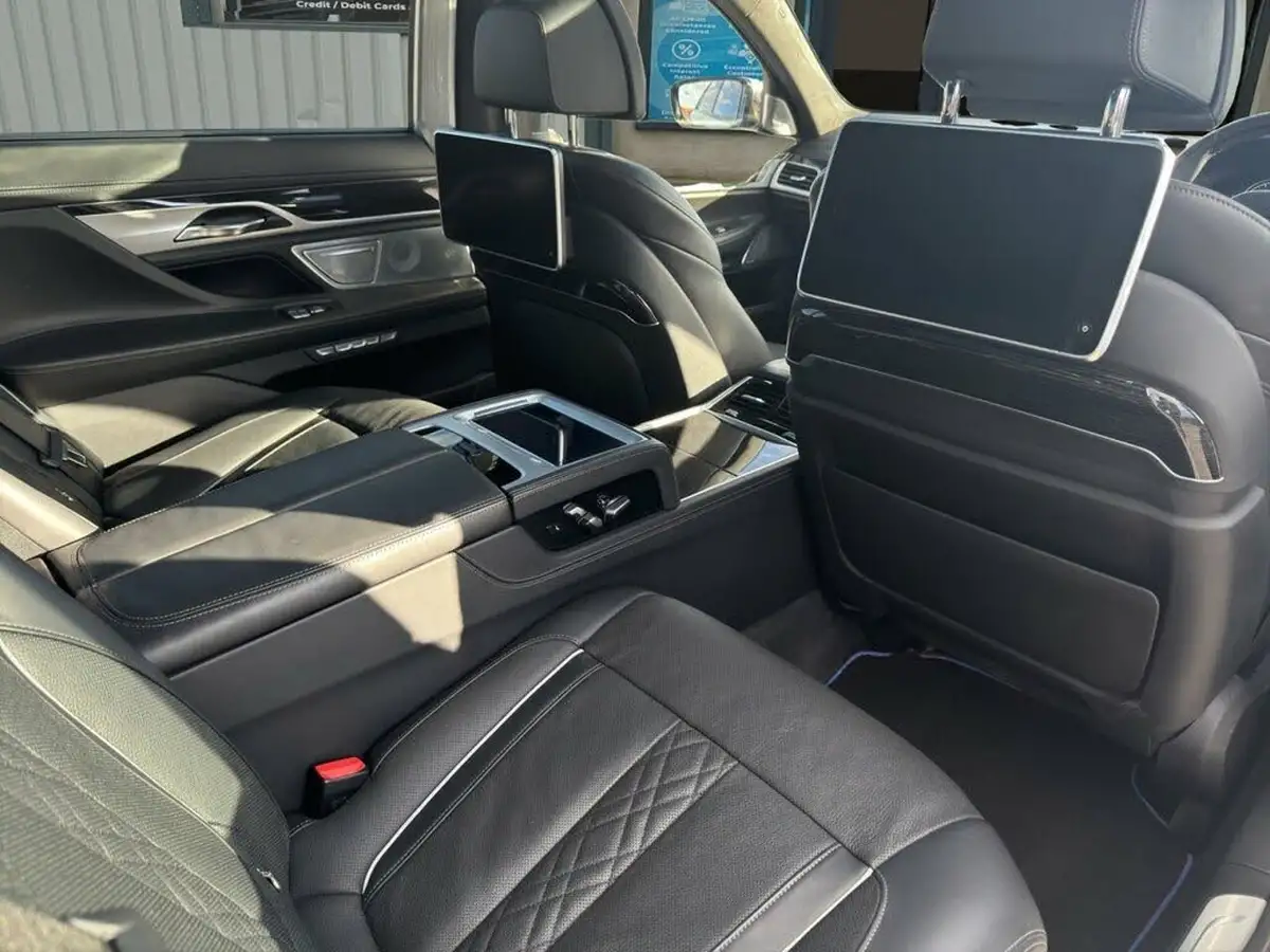 2018-bmw-7-series-66-m760li-big-19