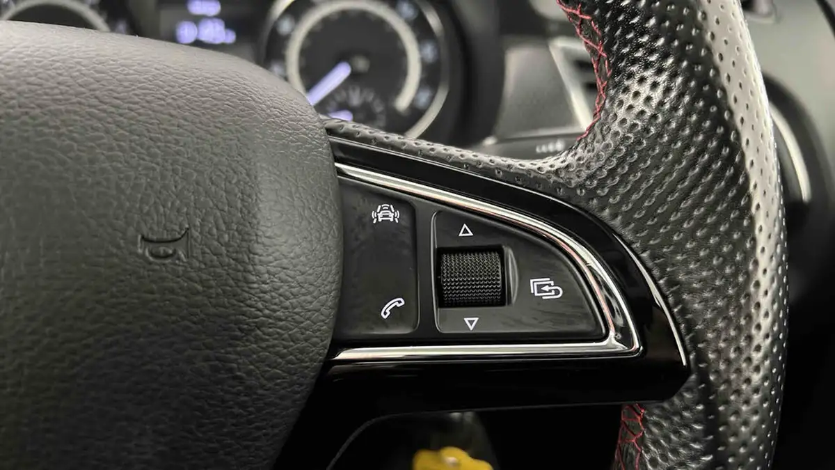 2018-skoda-fabia-10-tsi-monte-carlo-109ps-ss-estate-big-17