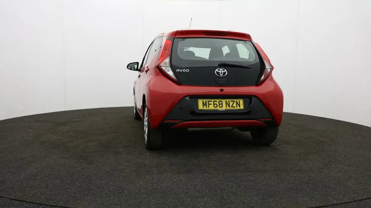 2018-toyota-aygo-10-vvt-i-x-play-71bhp-5d-big-74