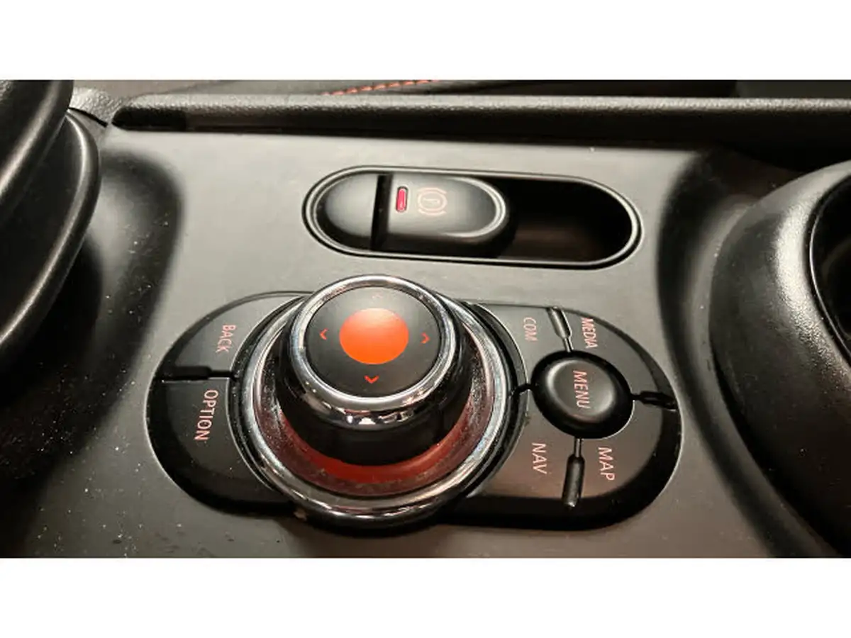 2020-mini-clubman-15-cooper-classic-big-18