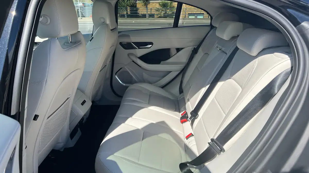 2022-jaguar-i-pace-ev400-hse-black-big-3