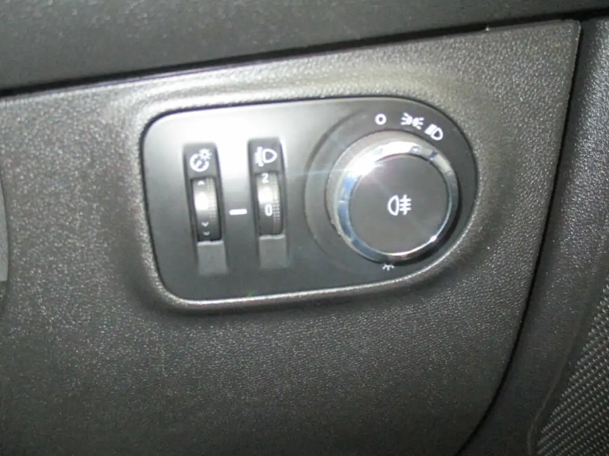 2016-vauxhall-adam-14i-vvt-16v-slam-100ps-big-20