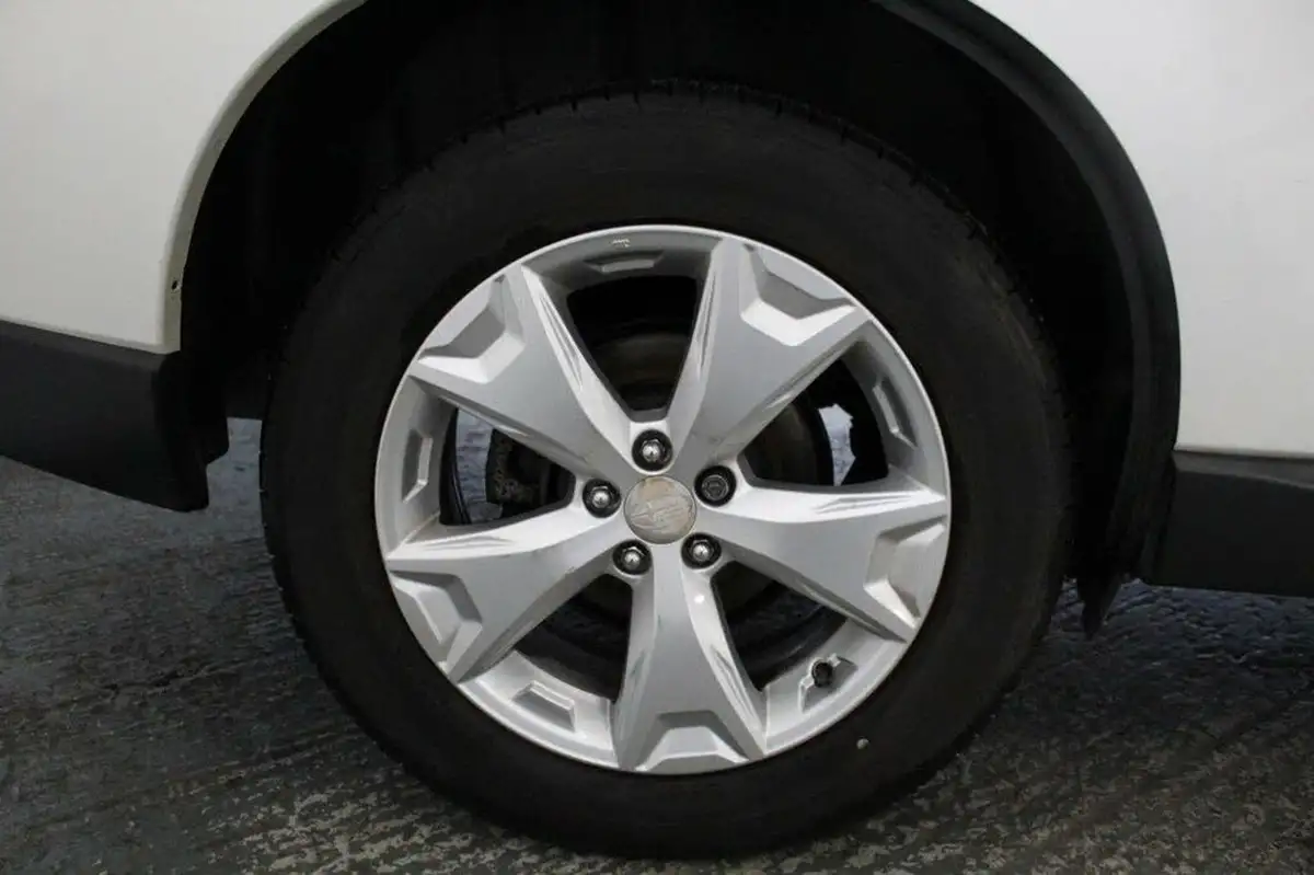 2014-subaru-forester-20-xe-premium-lineartronic-big-46