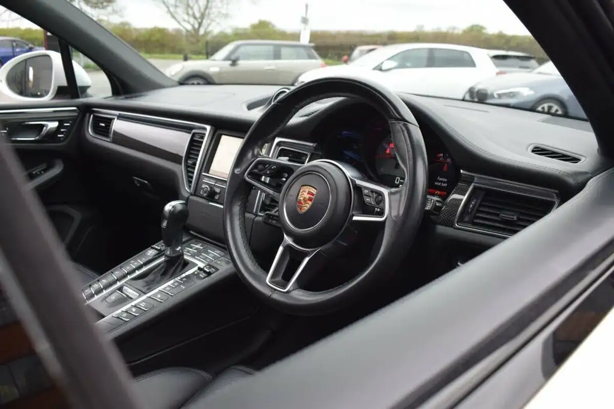 2014-porsche-macan-30td-s-big-35