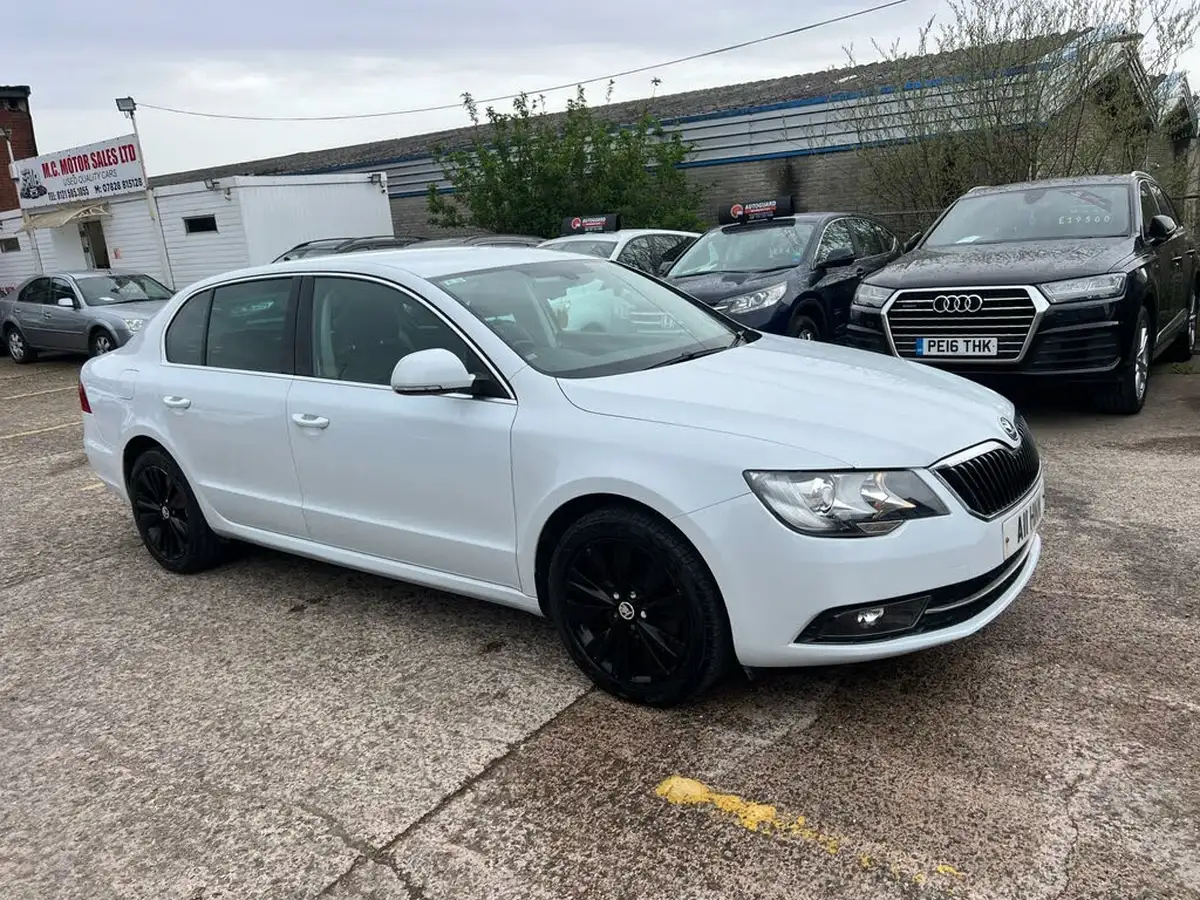 2014-skoda-superb-20tdi-black-edition-140ps-hatchback-dsg-big-7