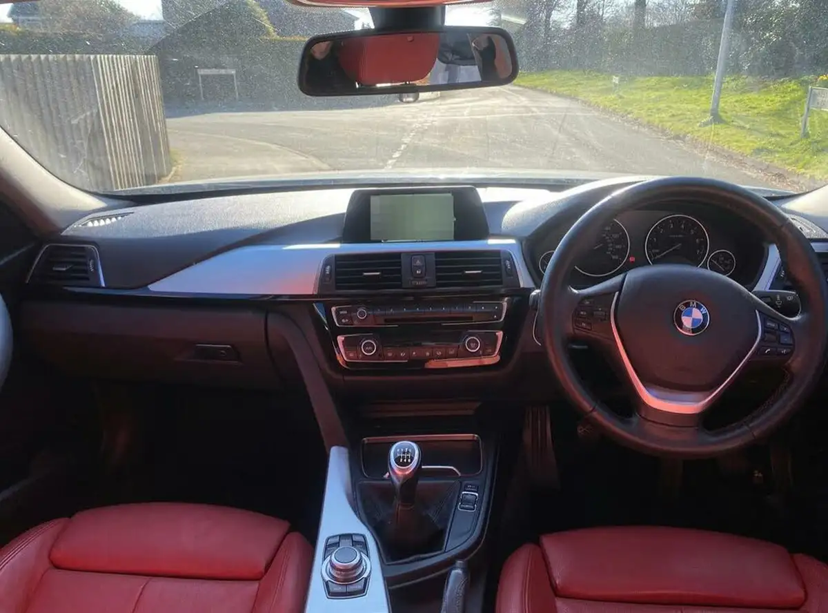 2016-bmw-3-series-20-320i-sport-saloon-4d-big-4