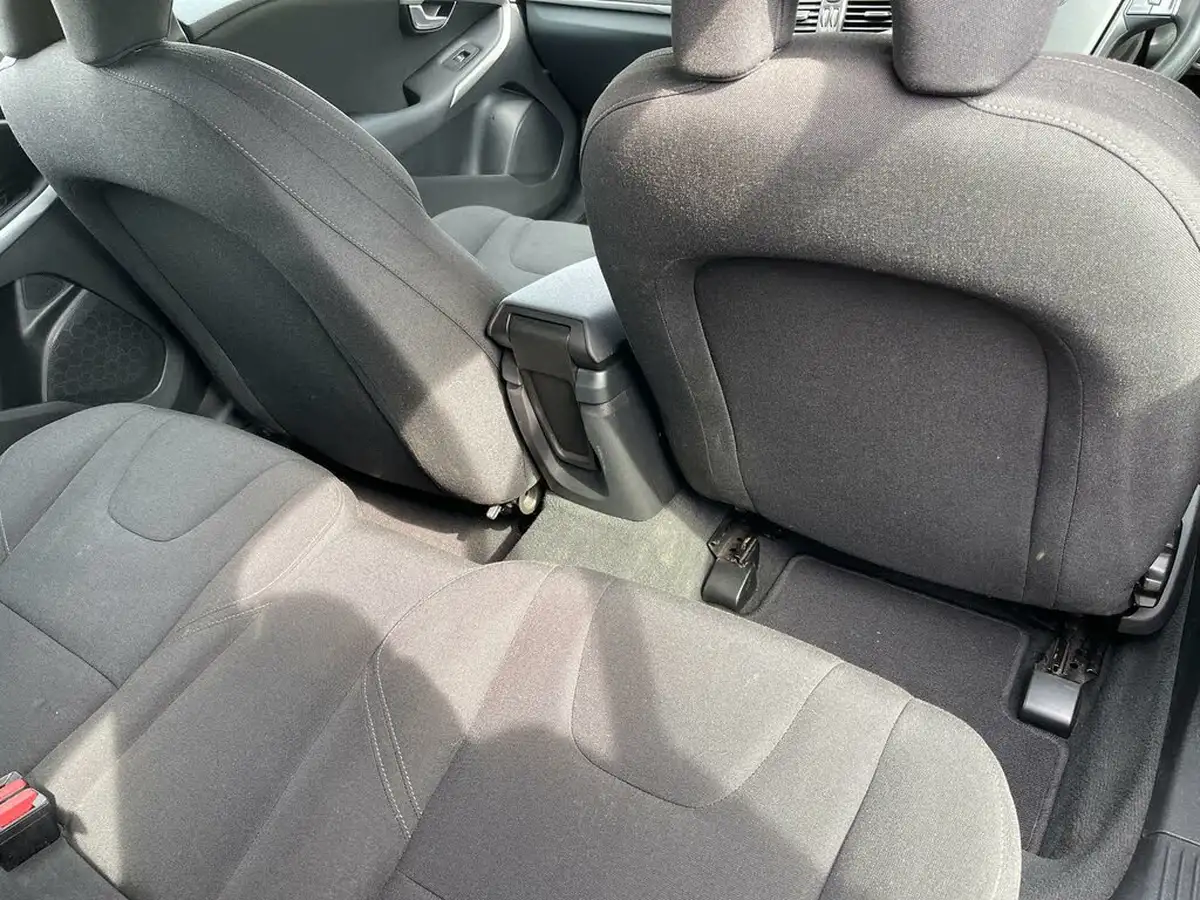 2014-volvo-v40-20td-d3-es-nav-big-15