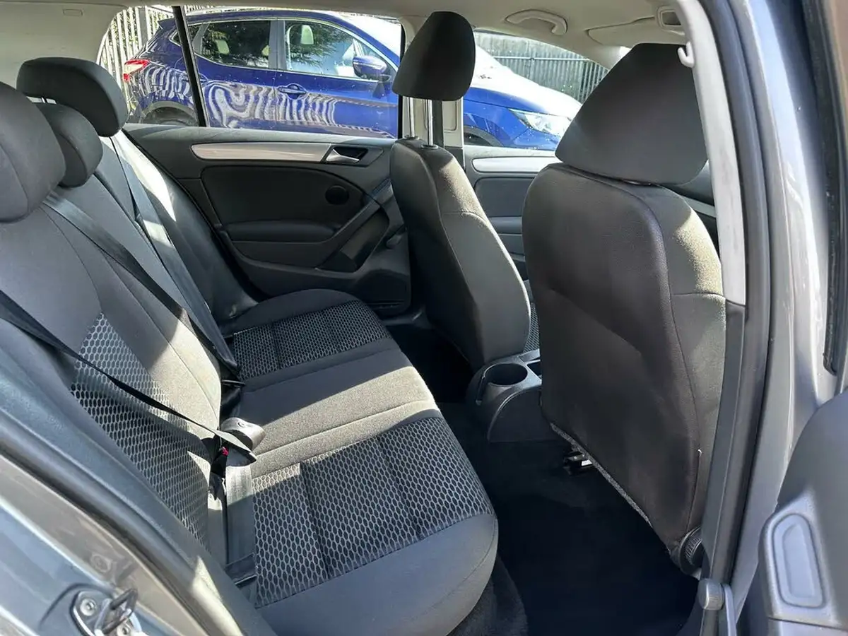 2011-volkswagen-golf-12-tsi-s-5d-big-18