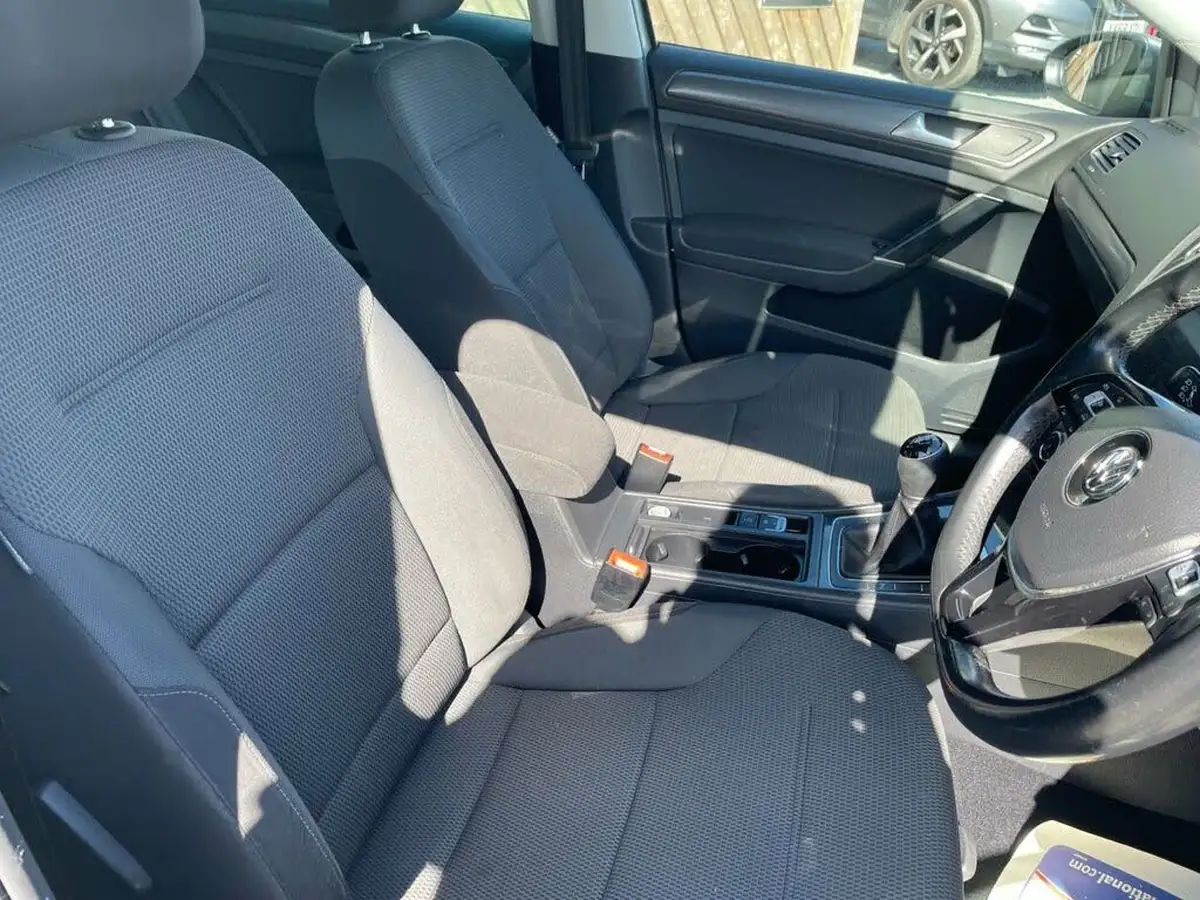 2017-volkswagen-golf-16tdi-se-nav-ss-estate-5d-big-6