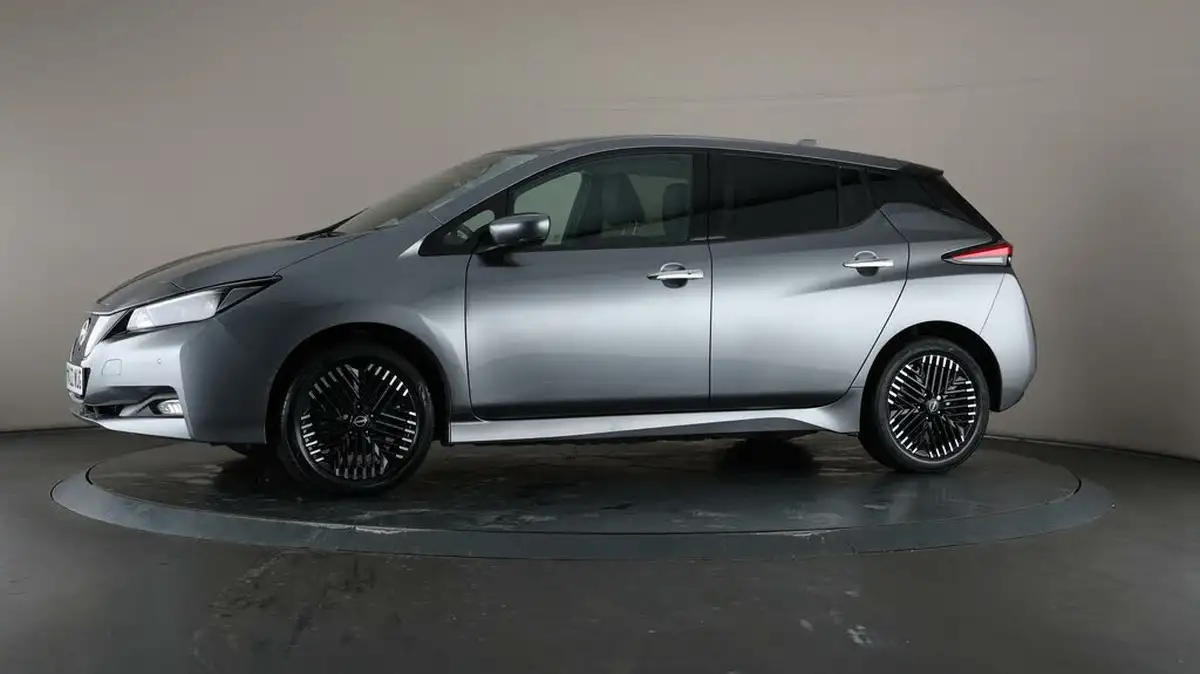 2022-nissan-leaf-e-e-tekna-59kwh-big-32