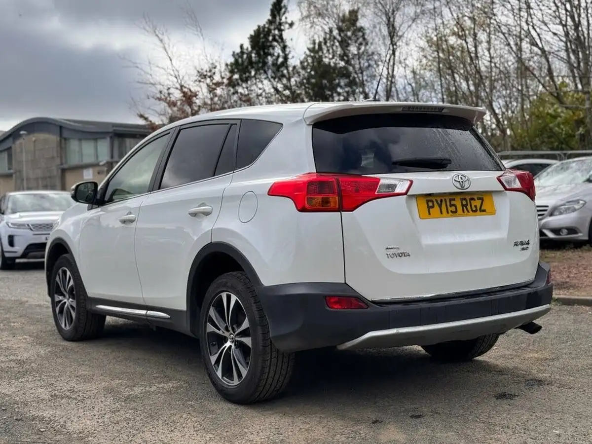2015-toyota-rav4-20td-icon-20d-4d-awd-big-4