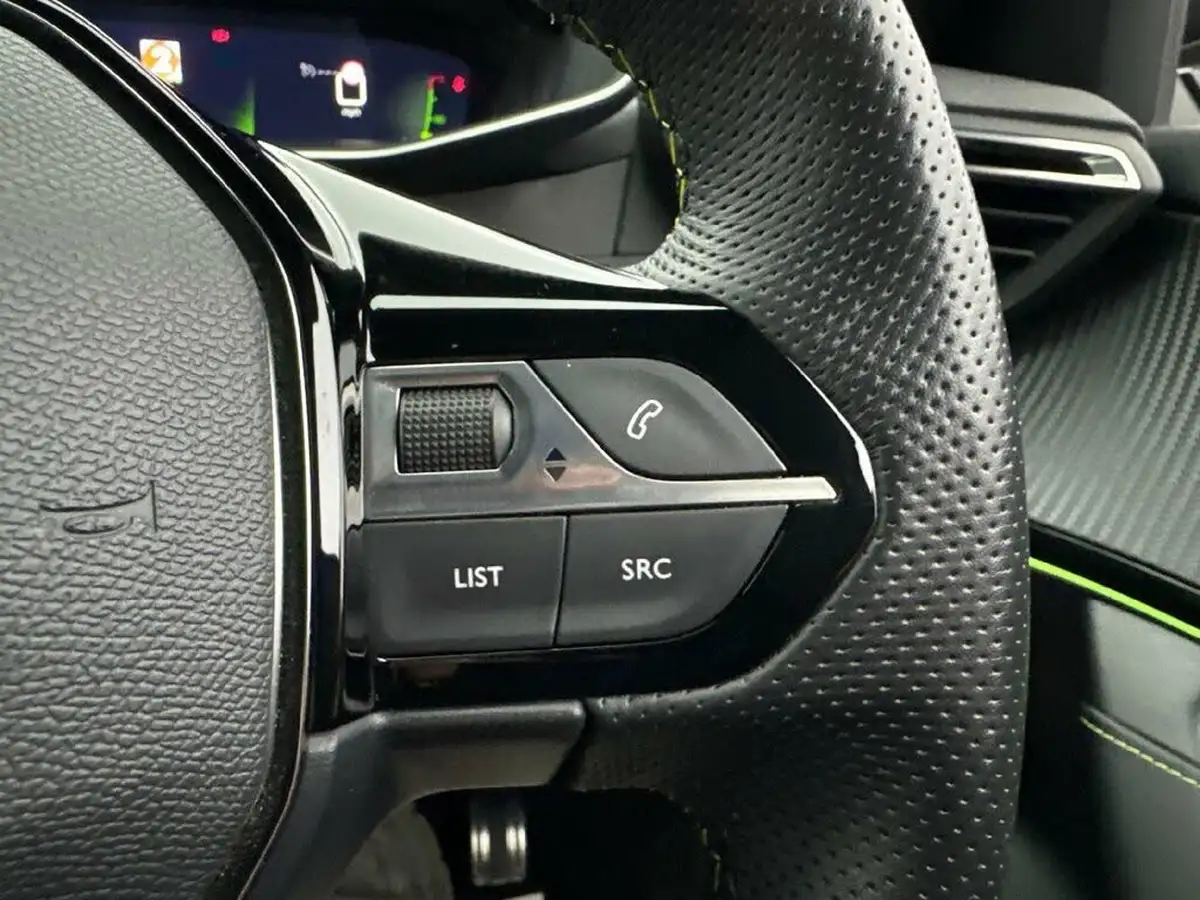 2021-peugeot-2008-suv-12-puretech-gt-big-25