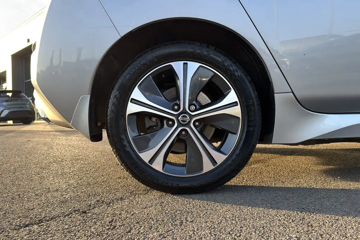 2021-nissan-leaf-e-e-tekna-big-6
