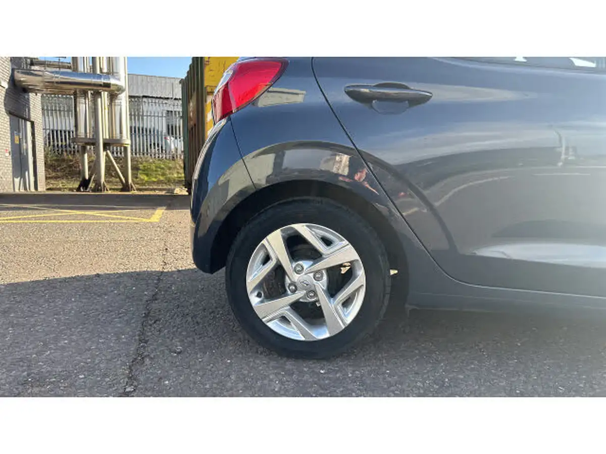 2021-hyundai-i10-10-se-connect-big-6