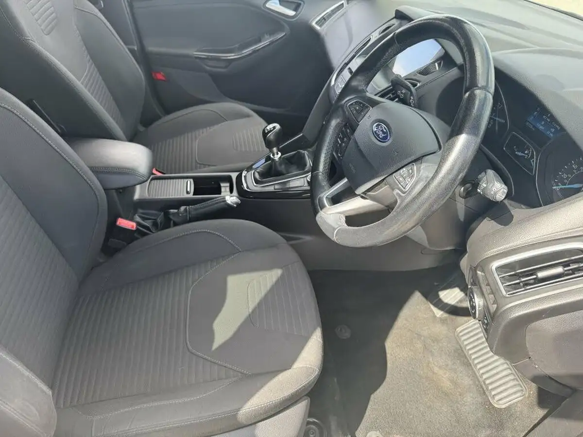 2018-ford-focus-10t-titanium-125ps-hatchback-big-10