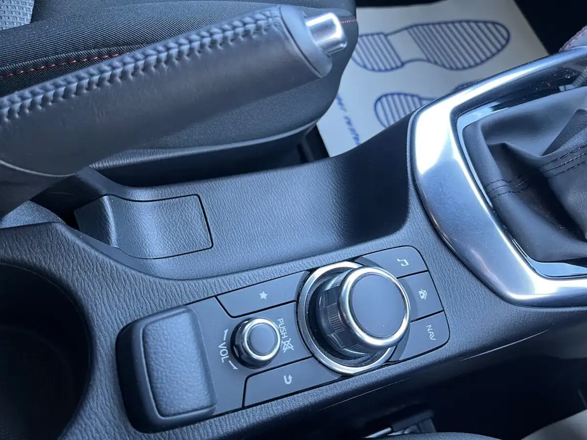 2015-mazda-mazda2-15-sport-nav-90ps-big-30