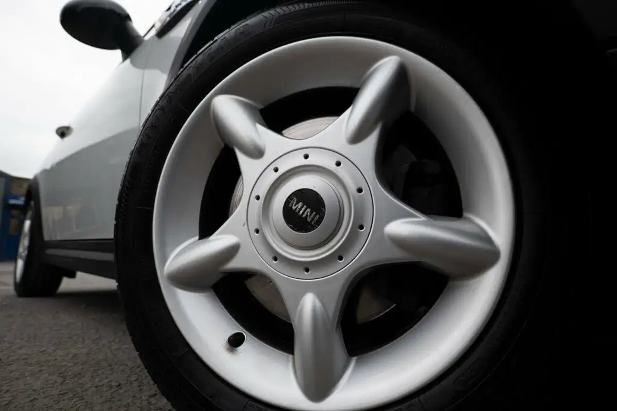 2013-mini-cooper-16-cooper-s-184bhp-sport-chili-hatchback-3d-big-34