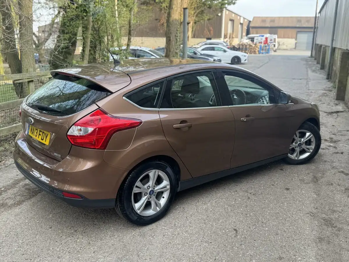 2013-ford-focus-10-zetec-100ps-hatchback-big-20