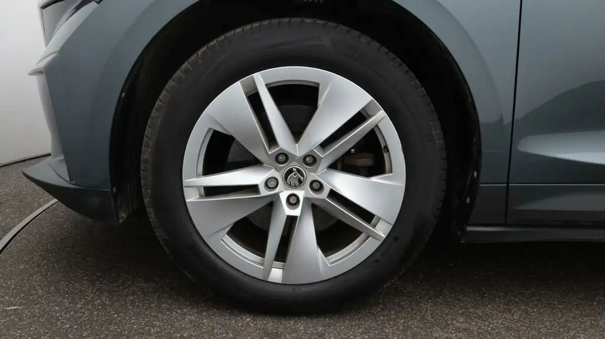 2022-skoda-enyaq-e-60-big-18