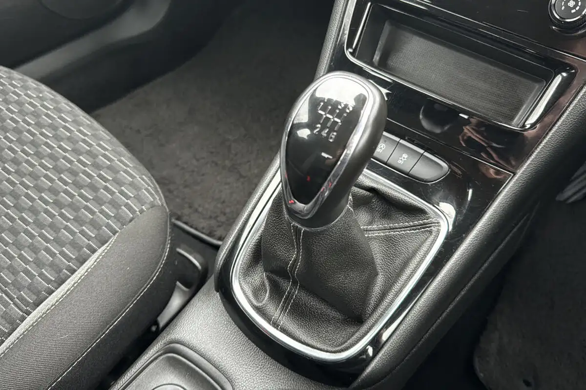 2019-vauxhall-astra-12-turbo-sri-145ps-big-11
